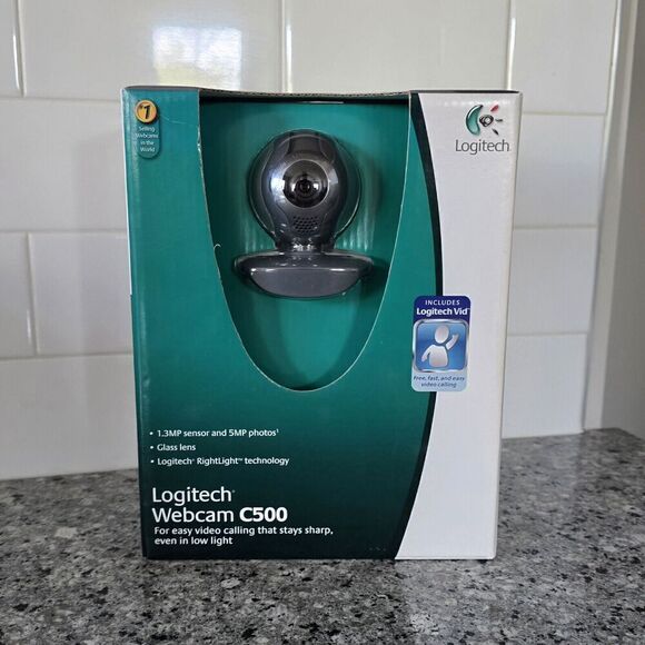 Logitech Webcam C500 1.3-MP Video Glass Lens Built In Microphone Zoom Homeschool - Picture 1 of 7